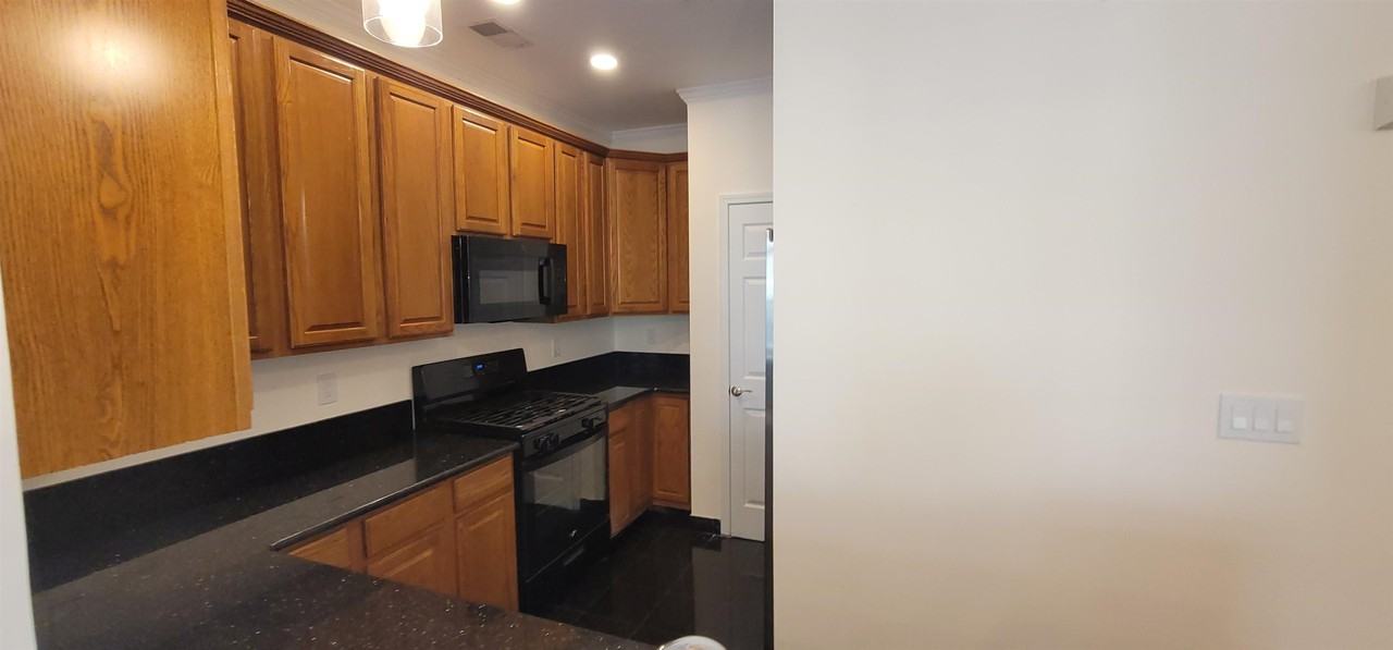 8 Hudson Ct - Photo 5 of 33