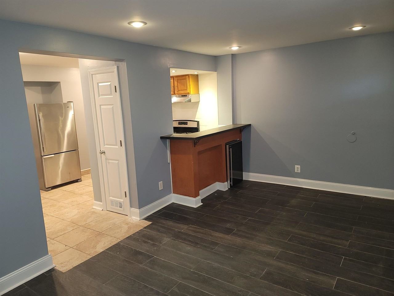 220 Christopher Columbus Dr #B - Photo 4 of 15