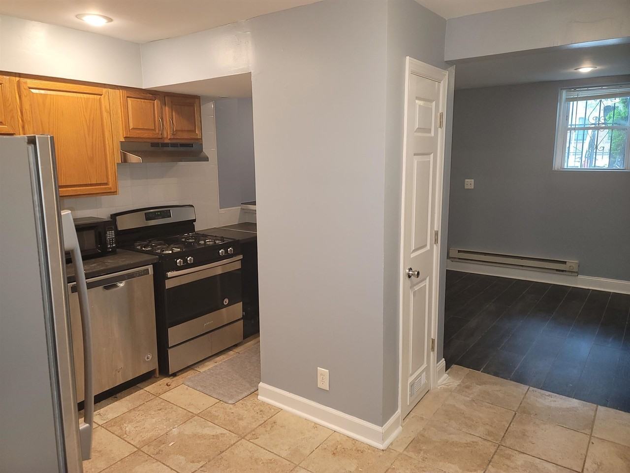 220 Christopher Columbus Dr #B - Photo 6 of 15