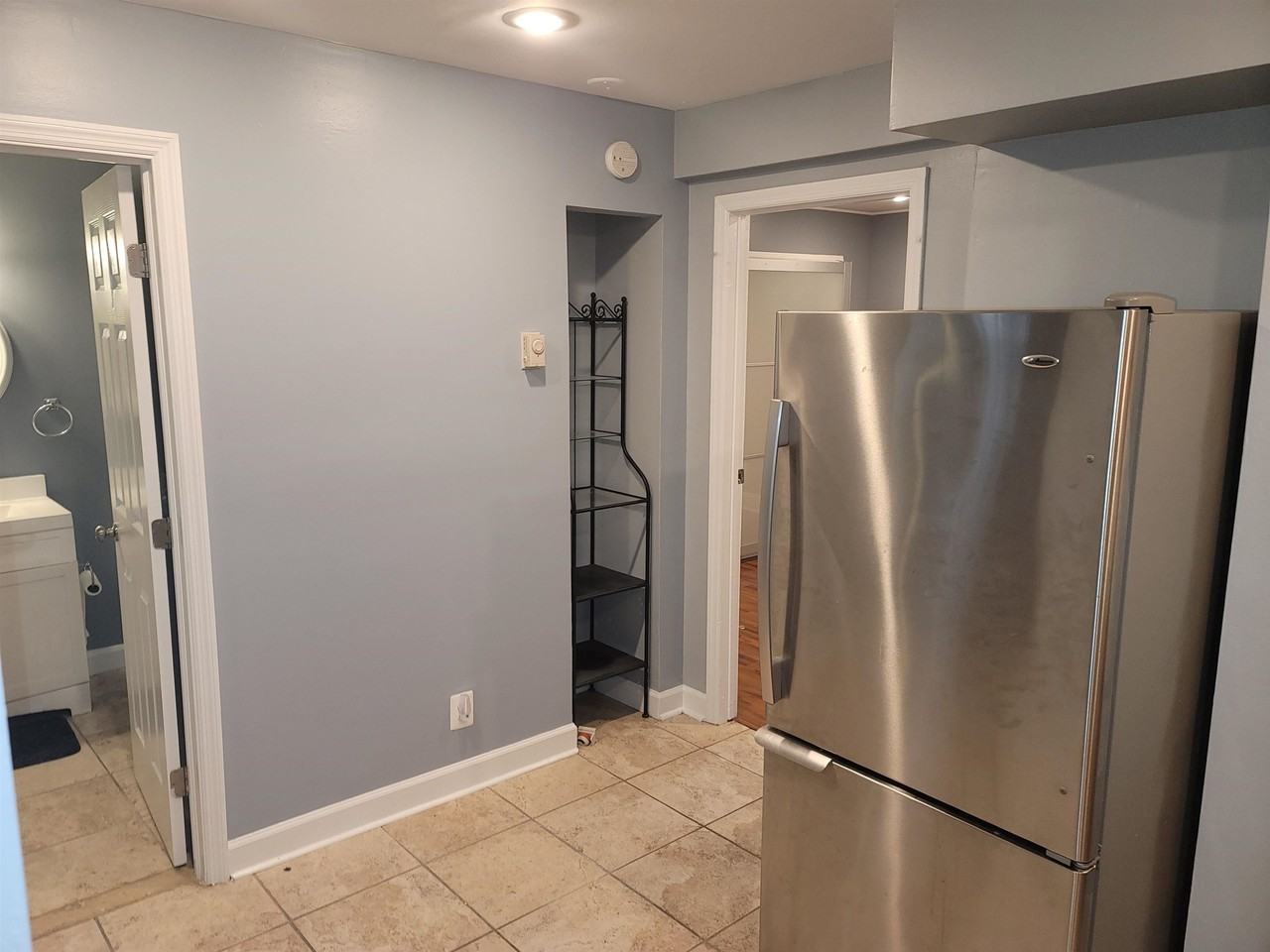 220 Christopher Columbus Dr #B - Photo 7 of 15