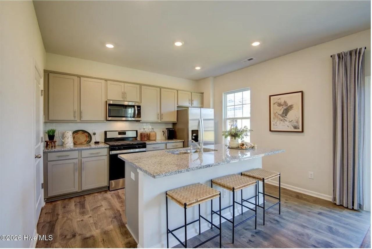 1117 Fowler Dr - Photo 2 of 25