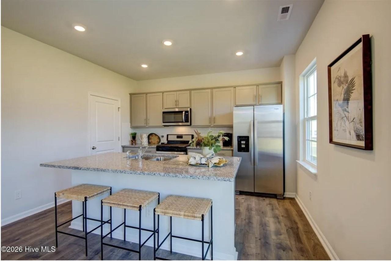 1117 Fowler Dr - Photo 3 of 25