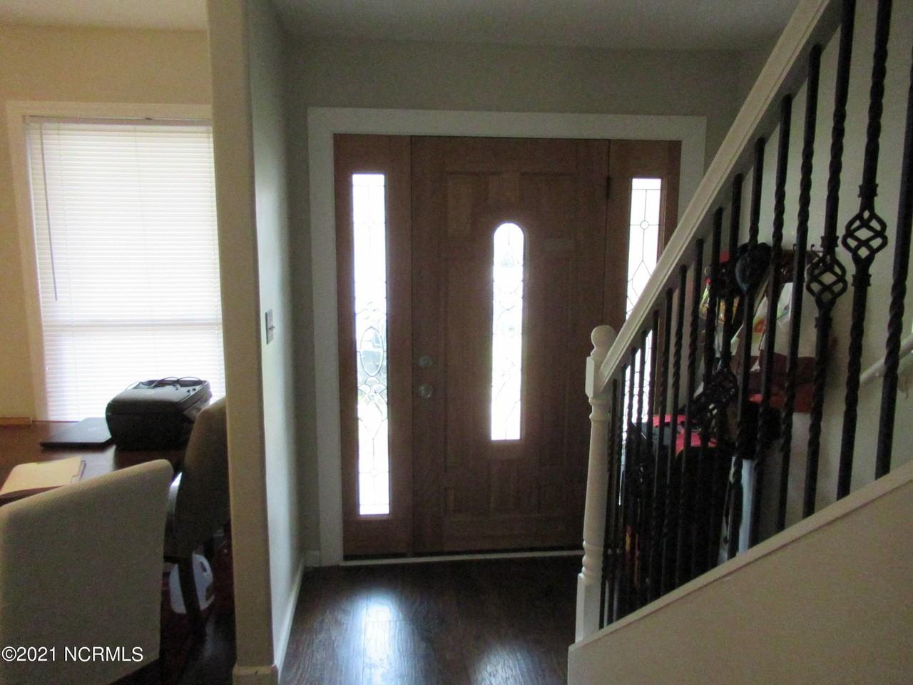 203 Bracken Pl - Photo 2 of 14