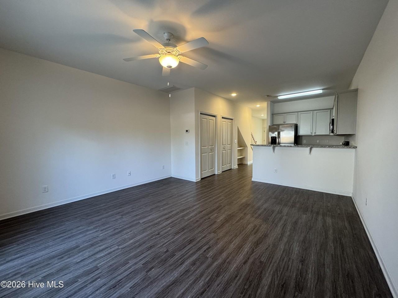 89 Dresser Ln - Photo 3 of 12