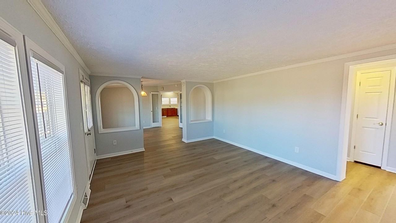 4618 Gordon Rd - Photo 5 of 34