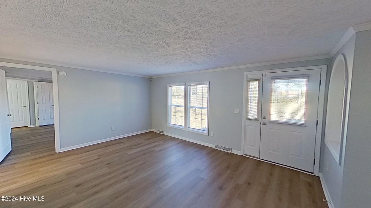 4618 Gordon Rd - Photo 6 of 34