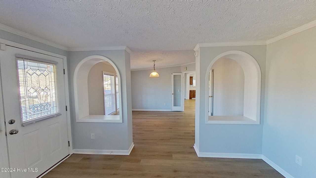 4618 Gordon Rd - Photo 7 of 34