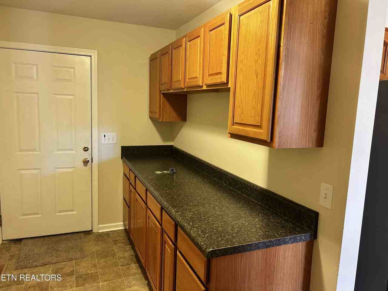 111 Rockwell Blvd - Photo 7 of 8