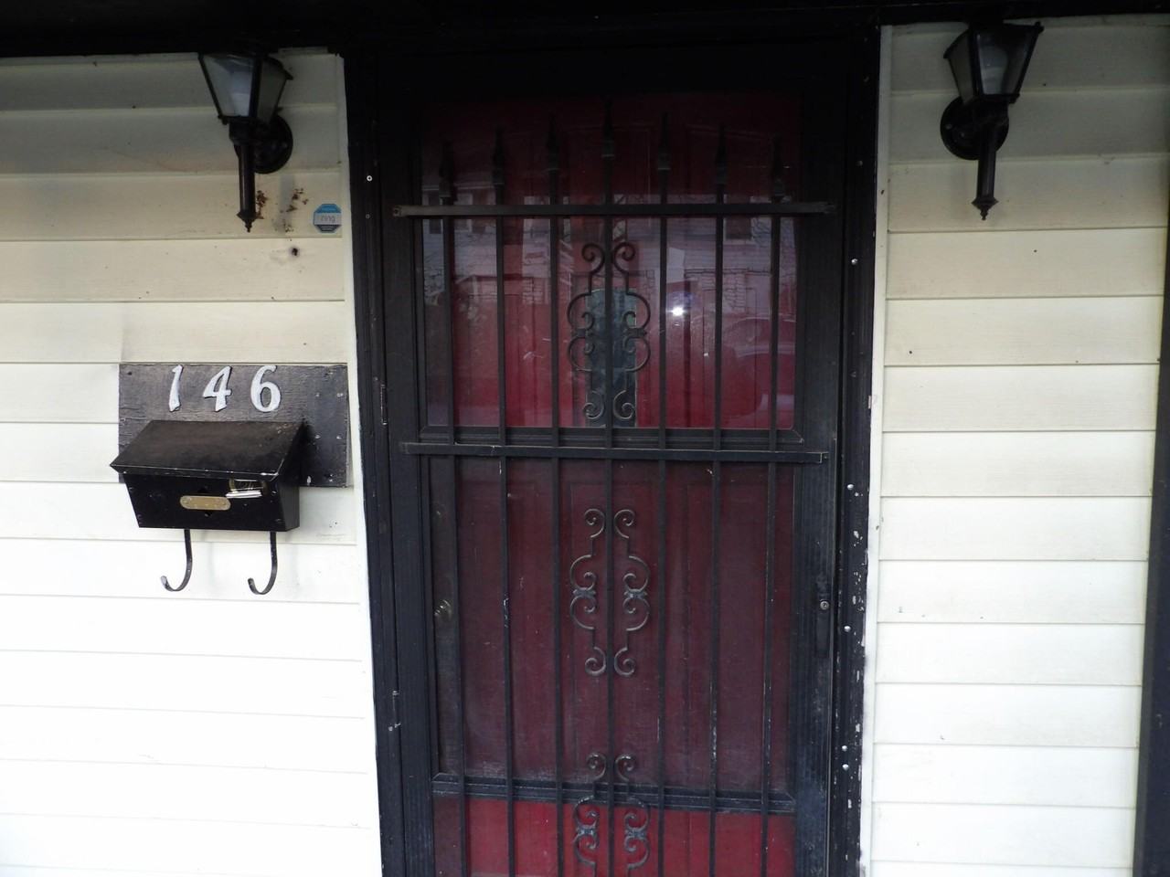 146 Allnutt Dr - Photo 5 of 50