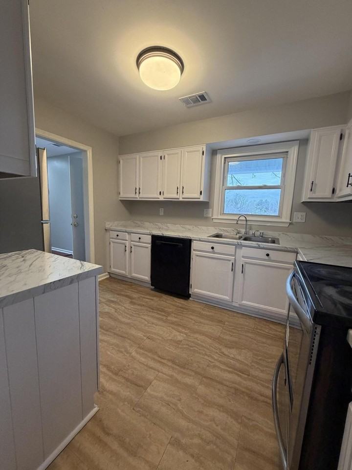 321 Hightower Rd - Photo 4 of 13