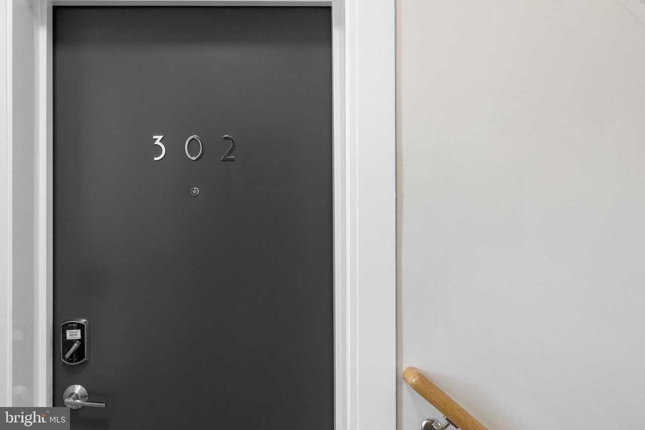 200 W 10th St - Photo 7 of 18