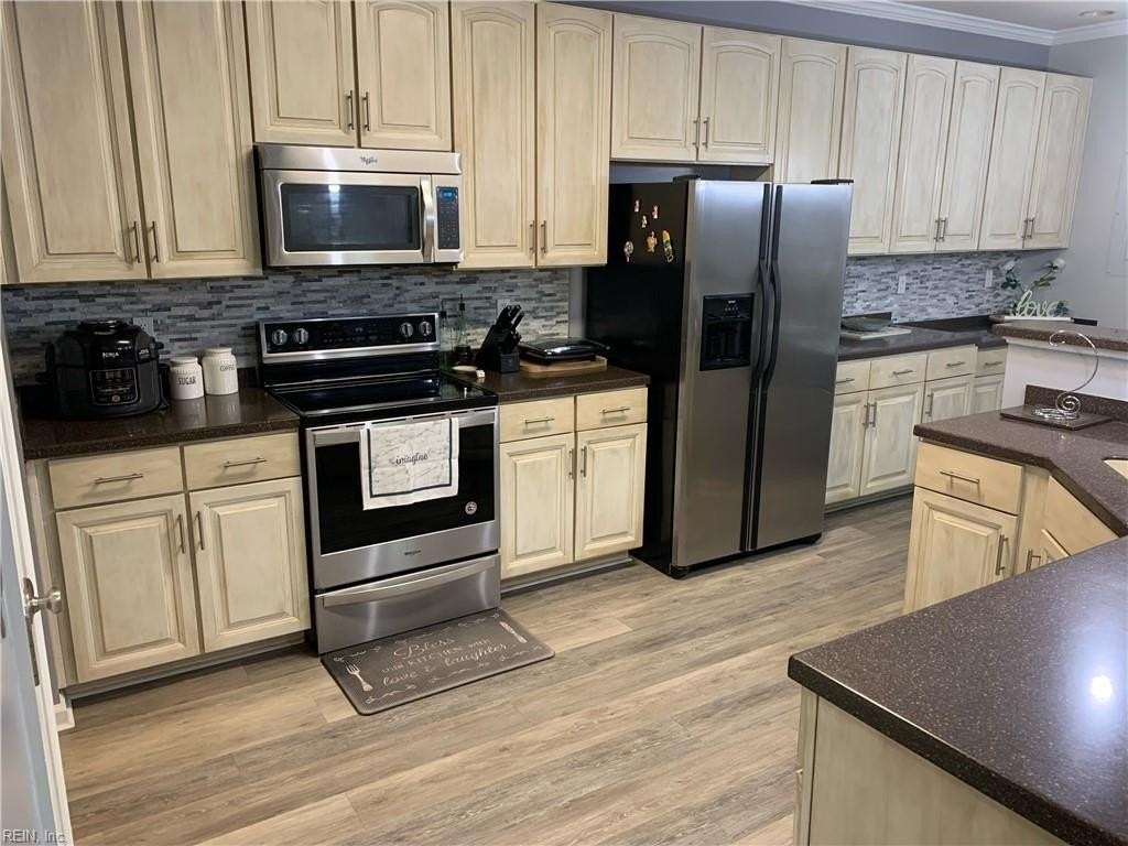 3005 Silver Charm Cir - Photo 4 of 24