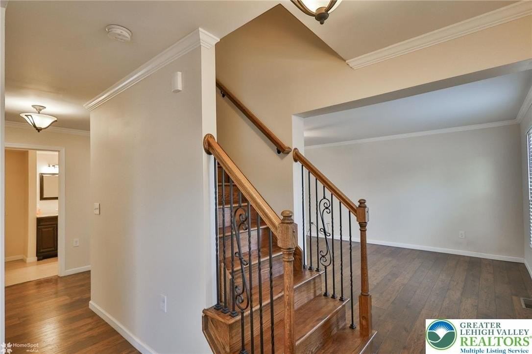 2811 Kingsview Ave - Photo 4 of 50