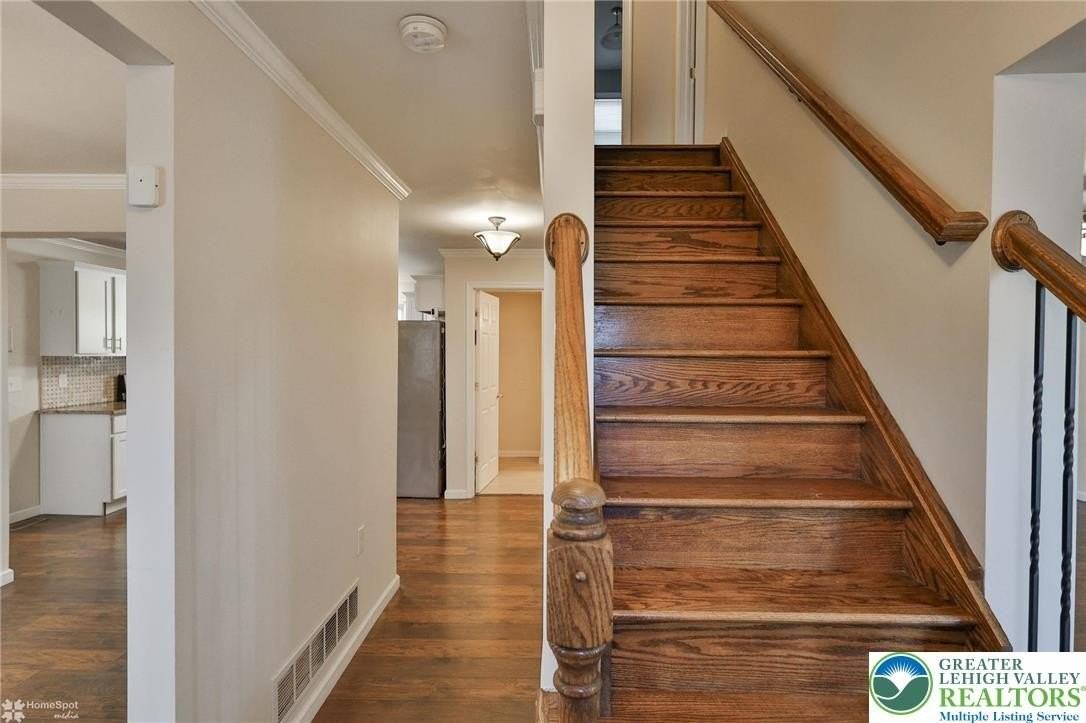 2811 Kingsview Ave - Photo 5 of 50