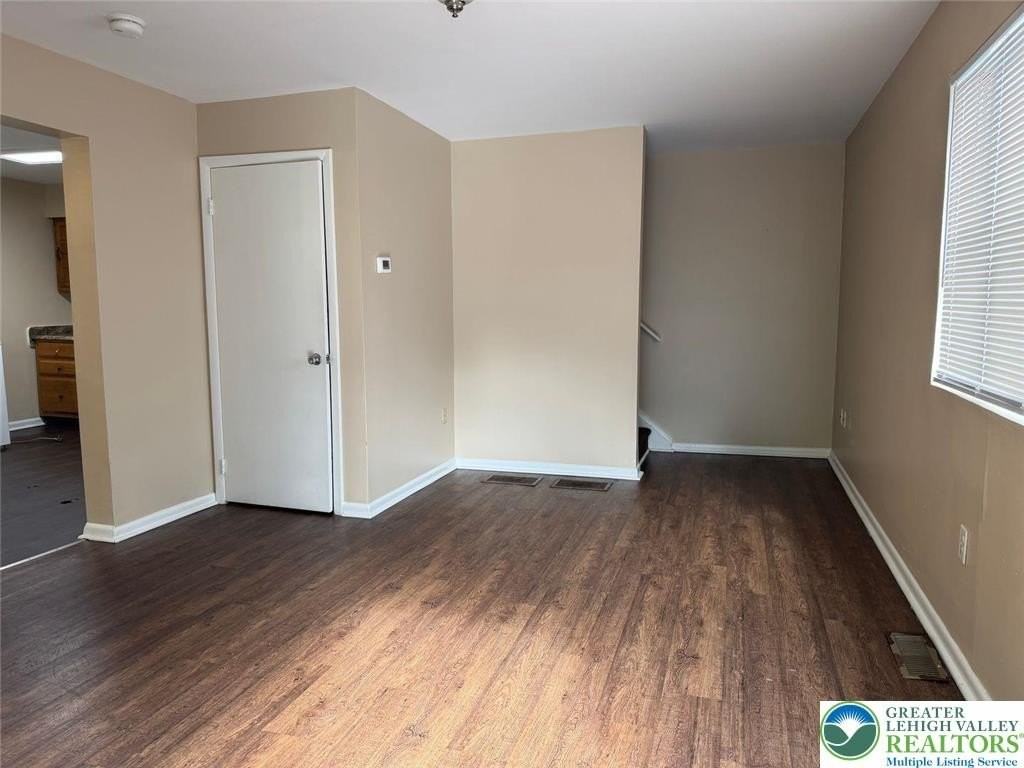 1538 E 8th St Apt C #C - Photo 2 of 20