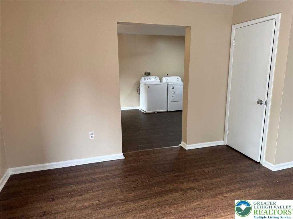 1538 E 8th St Apt C #C - Photo 3 of 20