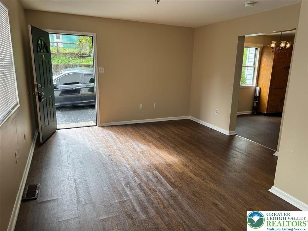 1538 E 8th St Apt C #C - Photo 4 of 20