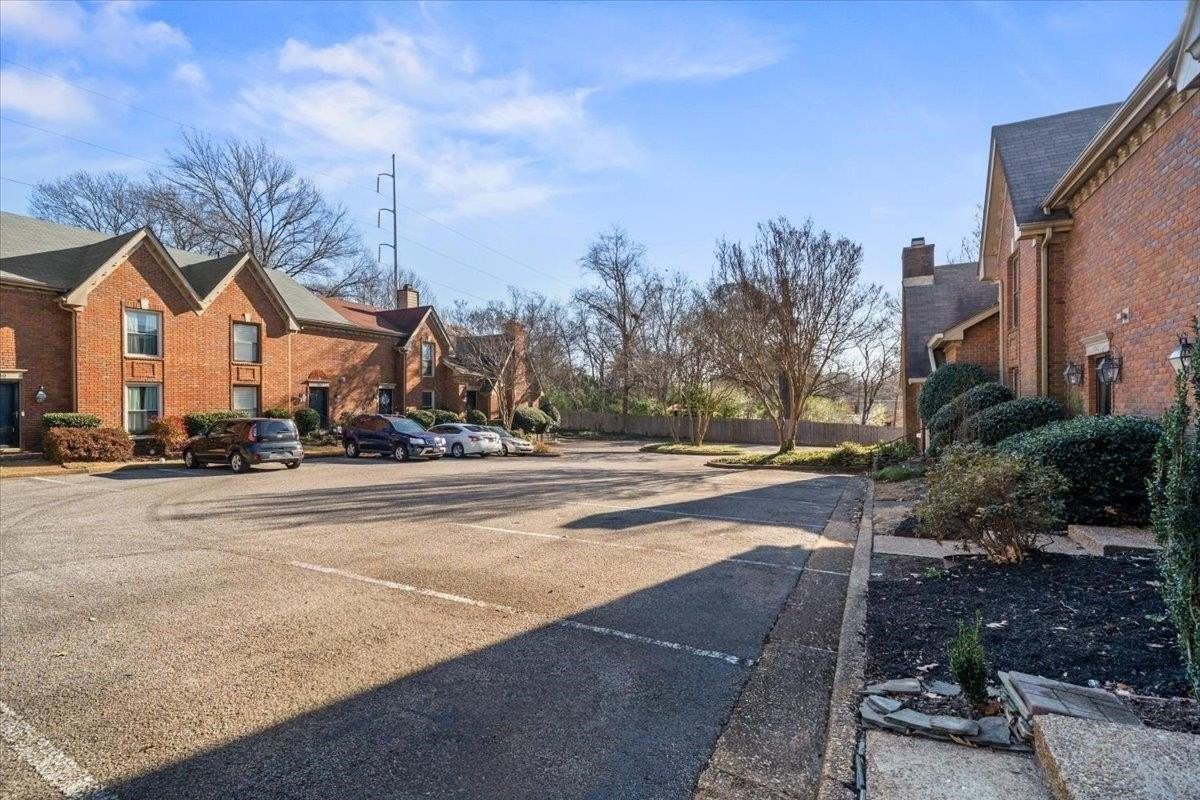 1039 Park Court Dr - Photo 3 of 24