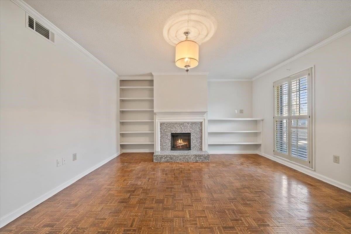 1039 Park Court Dr - Photo 5 of 24