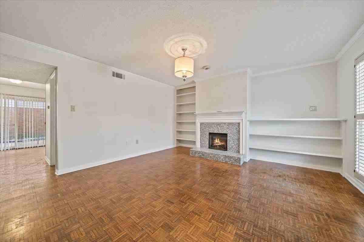 1039 Park Court Dr - Photo 6 of 24