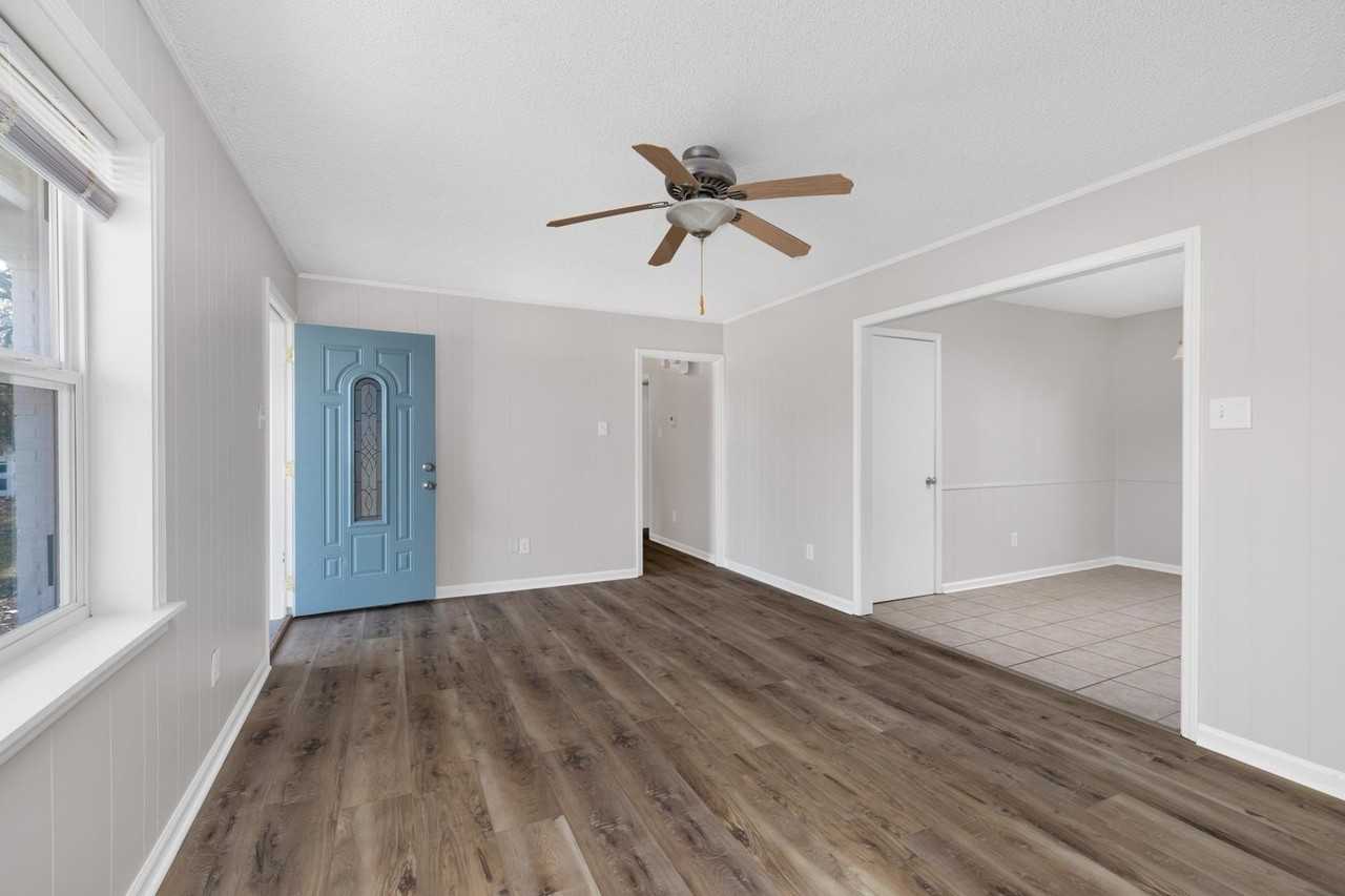 175 Lavern St - Photo 7 of 26