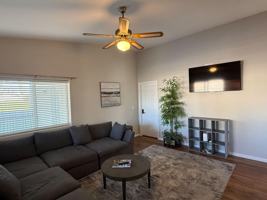 featured image of E Ivyglen St