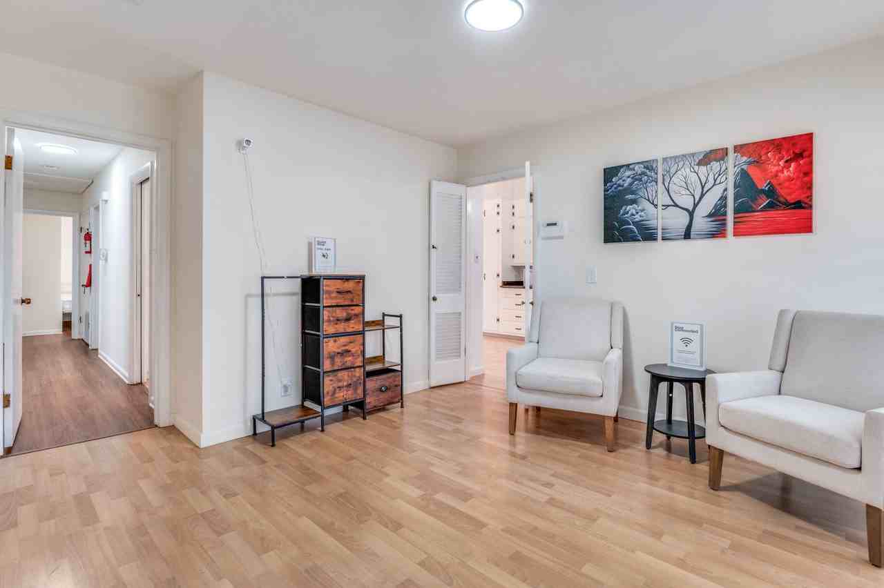 Marshalldale Dr - Photo 7 of 15