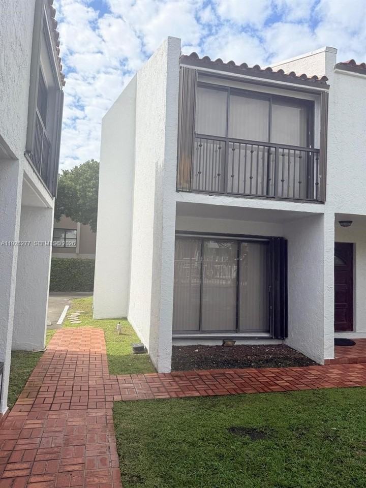 1990 Brickell Ave #O - Photo 5 of 36