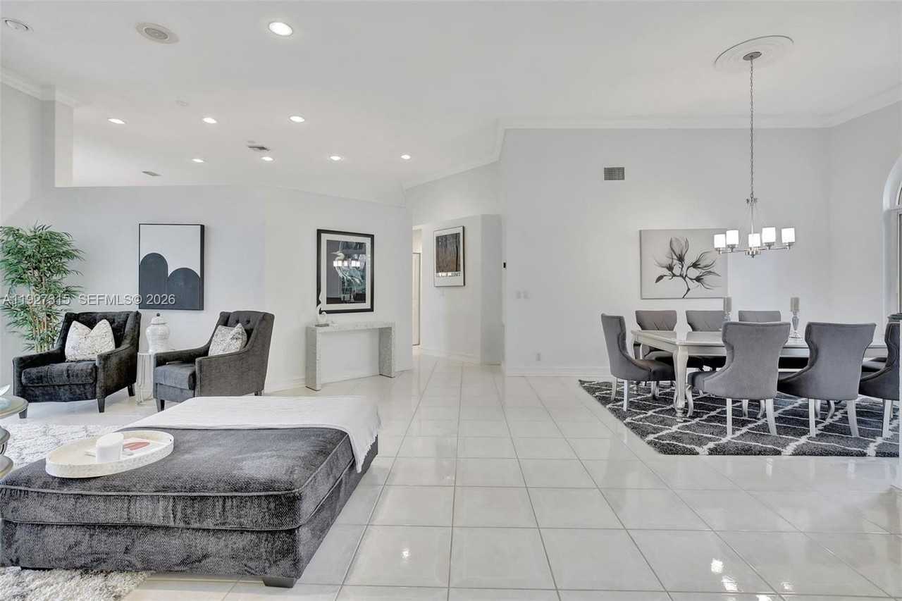 2922 Medinah - Photo 7 of 50