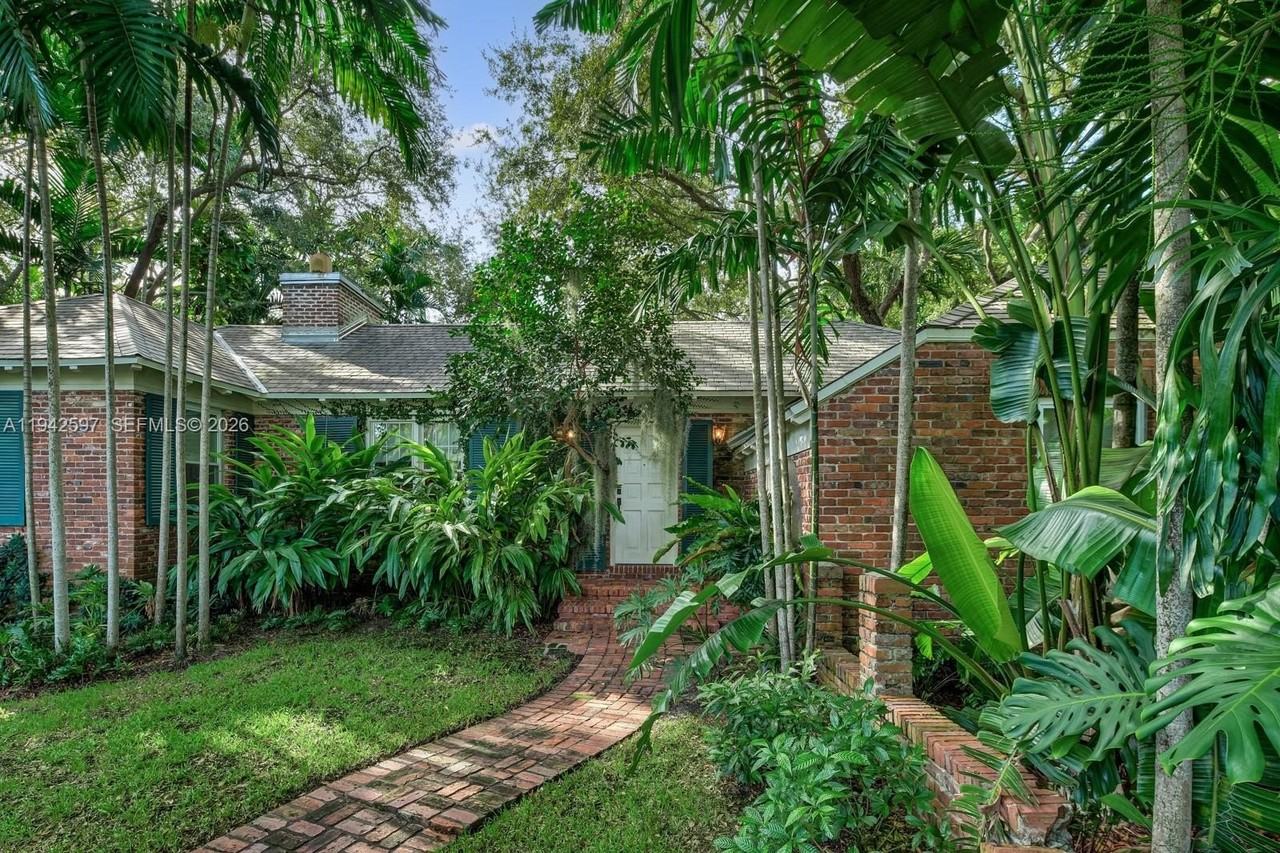 530 Melaleuca Ln - Photo 4 of 27