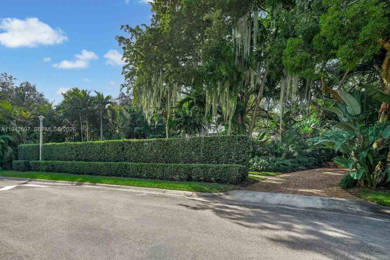 530 Melaleuca Ln - Photo 7 of 27