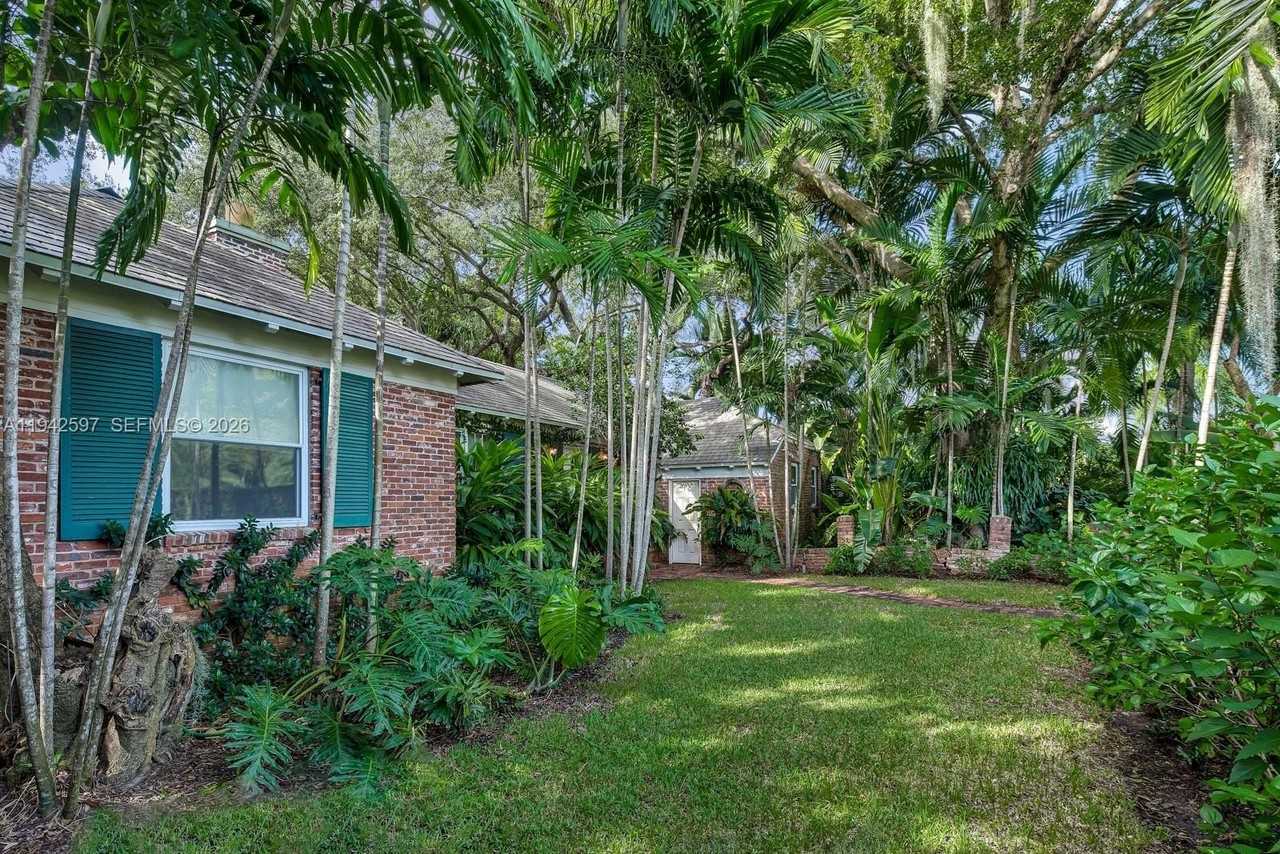 530 Melaleuca Ln - Photo 6 of 27