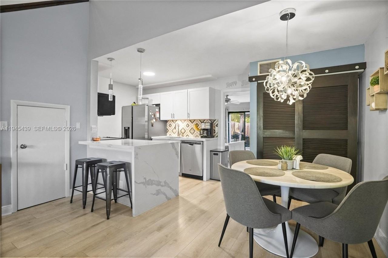 4880 Sw 64th Way #4880 - Photo 3 of 45