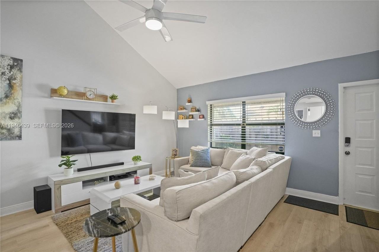 4880 Sw 64th Way #4880 - Photo 4 of 45