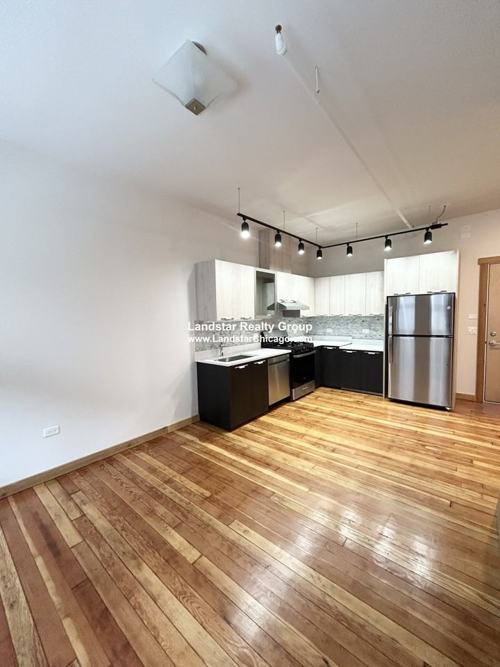 4611 S Ellis Ave #203