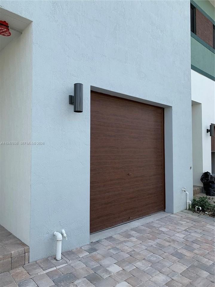 4416 Nw 9th St #4416 - Photo 3 of 50