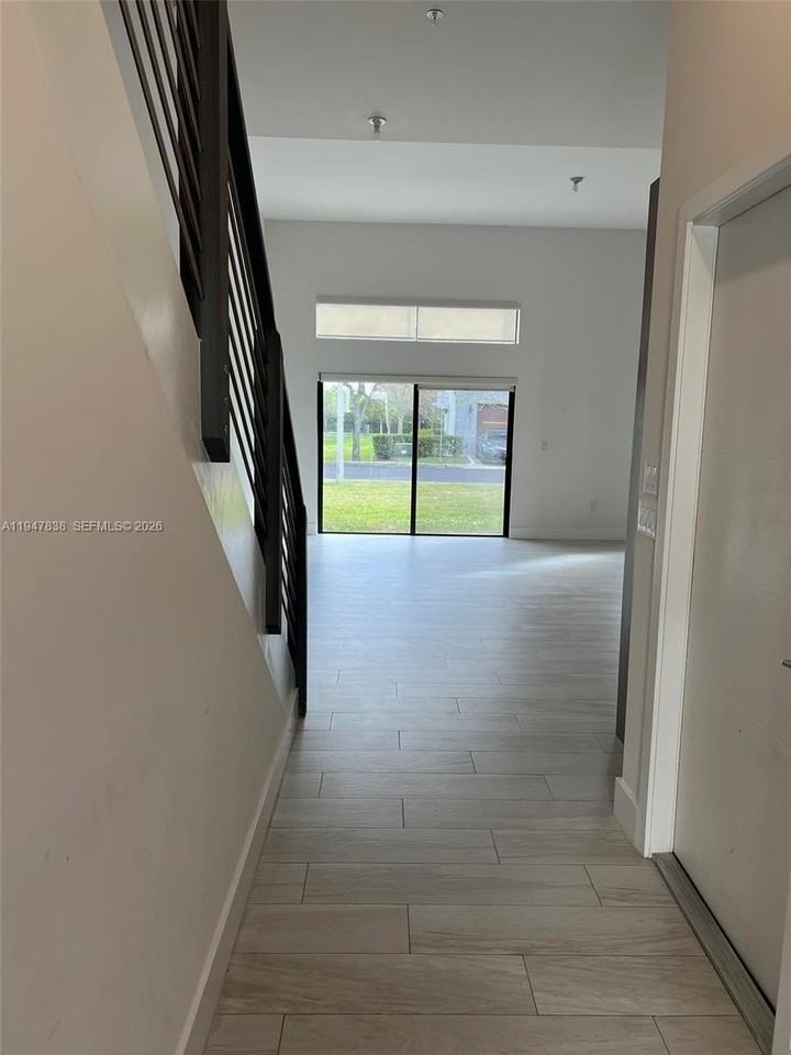 4416 Nw 9th St #4416 - Photo 5 of 50