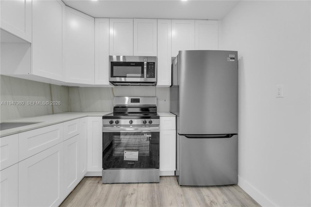 7925 Carlyle Ave #402 - Photo 7 of 19