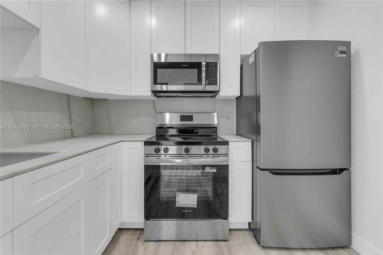 7925 Carlyle Ave #402 - Photo 6 of 19