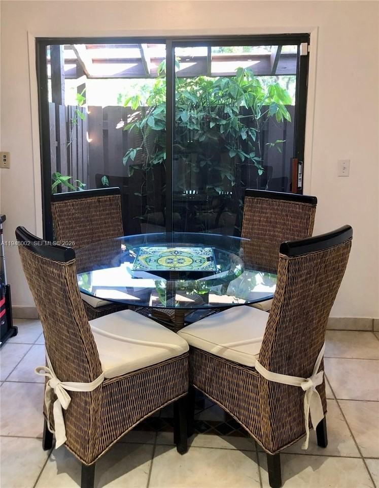 1422 Amanda St #1422 - Photo 3 of 25