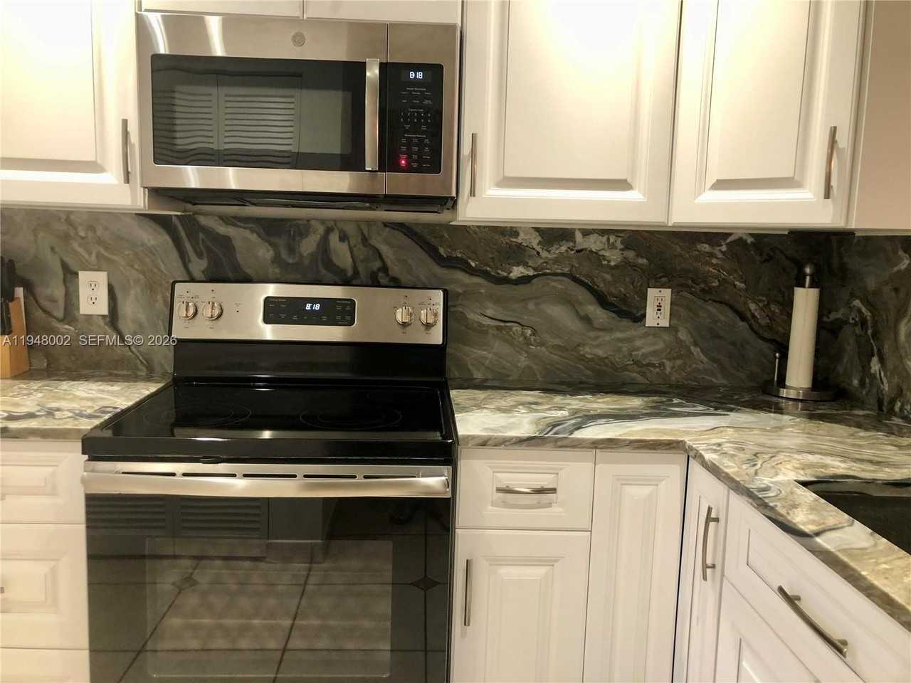 1422 Amanda St #1422 - Photo 4 of 25