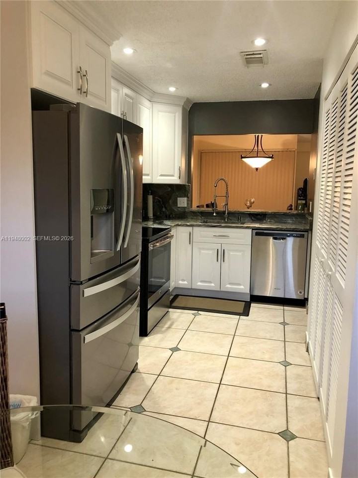 1422 Amanda St #1422 - Photo 6 of 25