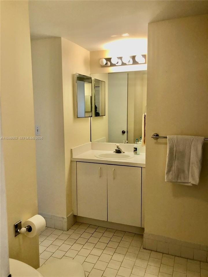 1422 Amanda St #1422 - Photo 7 of 25