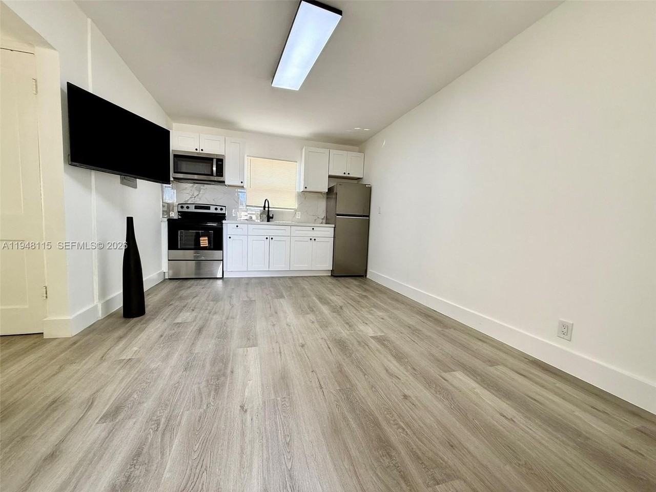 1845 Dixieanna St #1 - Photo 3 of 13