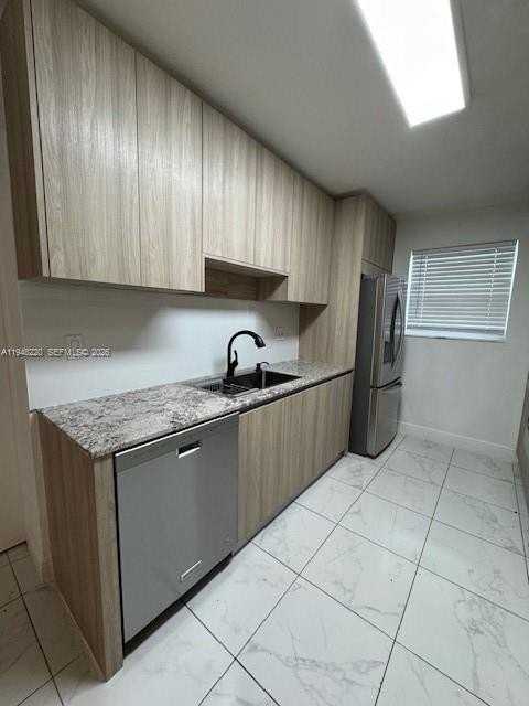 211 Se 3rd St - Photo 7 of 20