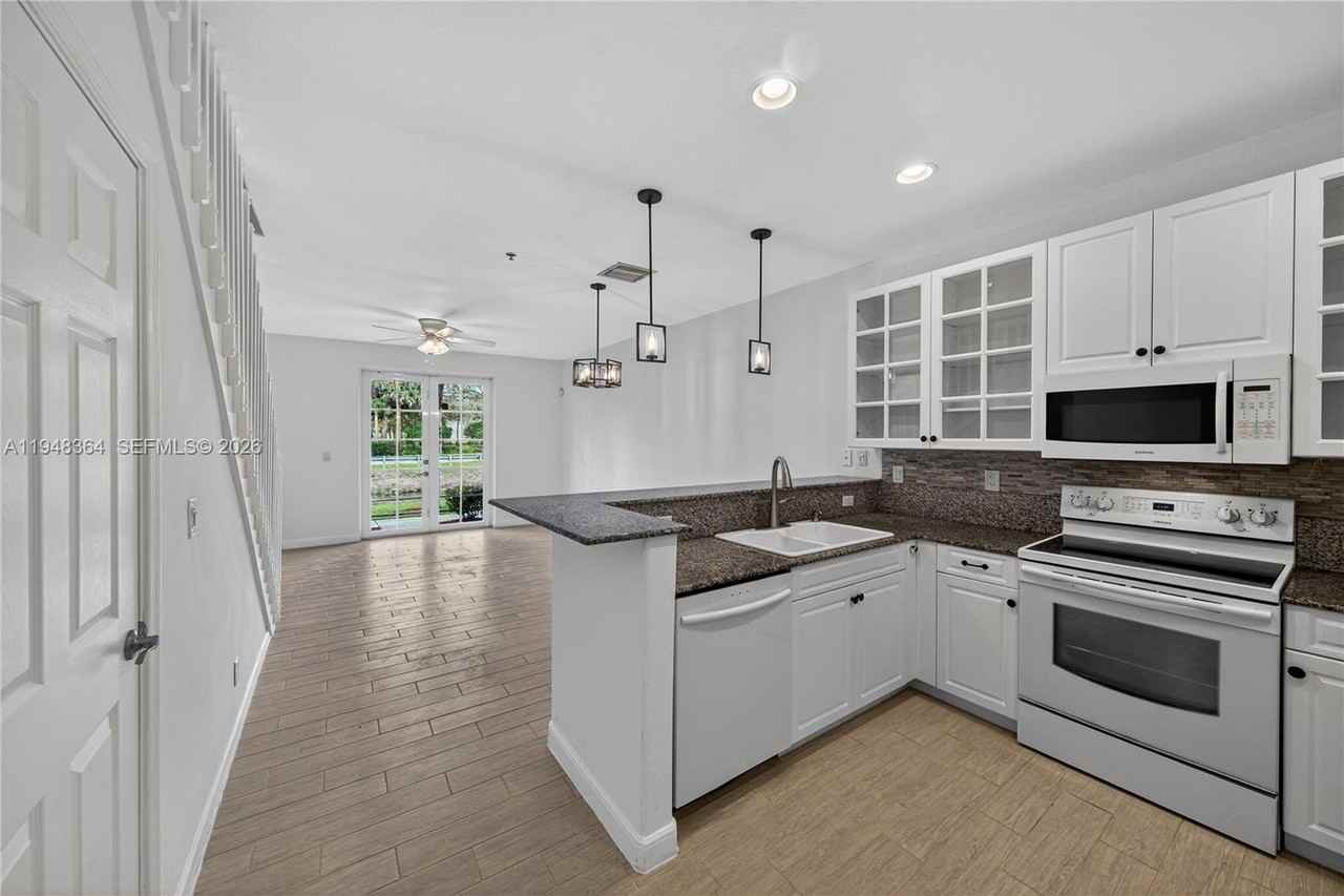 4645 Sw 75th Way #4645 - Photo 3 of 50