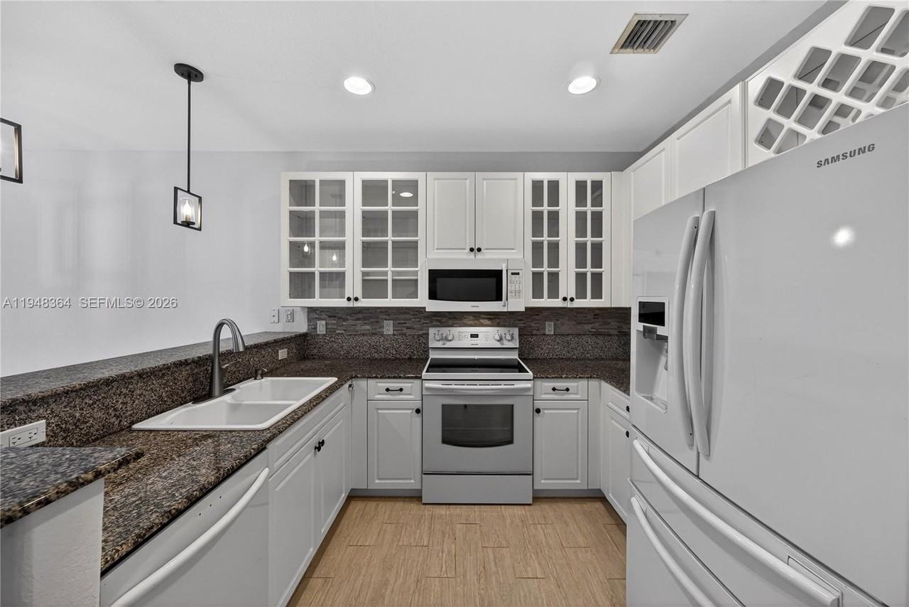 4645 Sw 75th Way #4645 - Photo 4 of 50