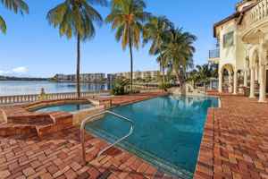 featured image of 3283 Ne 171st St