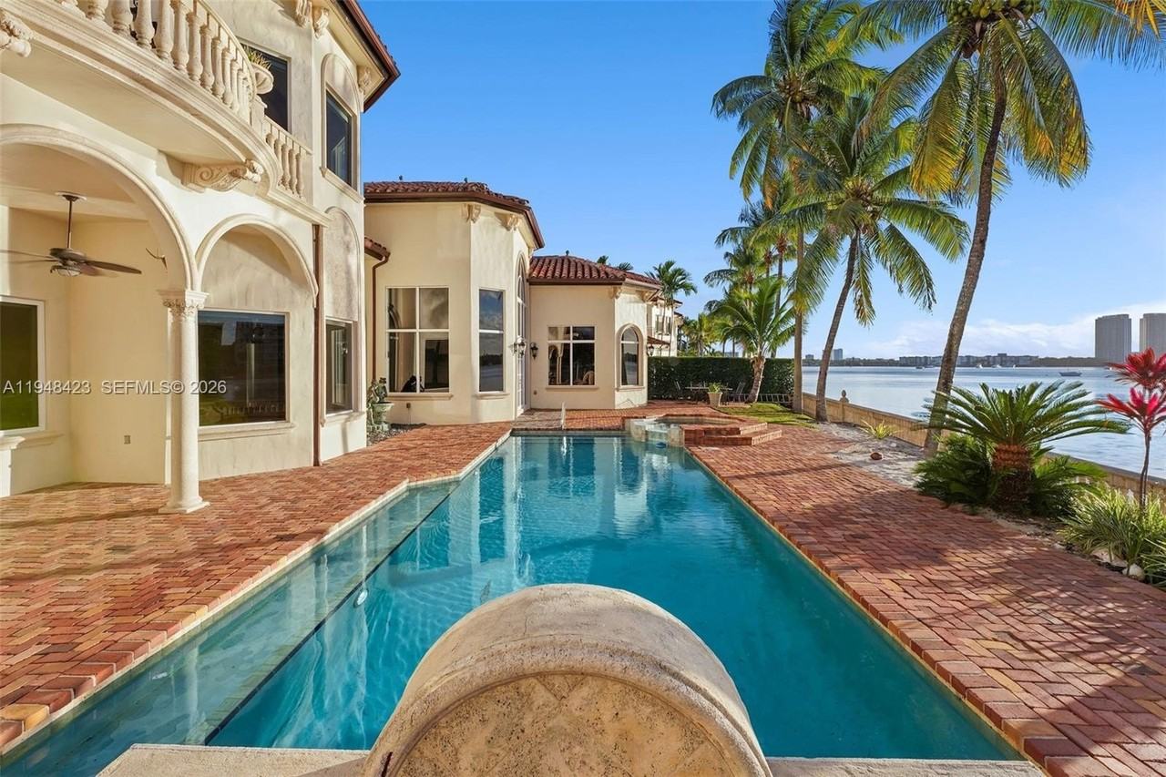 3283 Ne 171st St - Photo 2 of 46