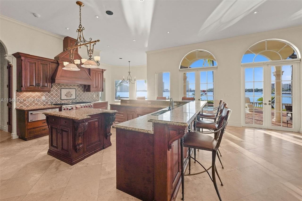 3283 Ne 171st St - Photo 6 of 45